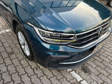 Volkswagen Tiguan - 11