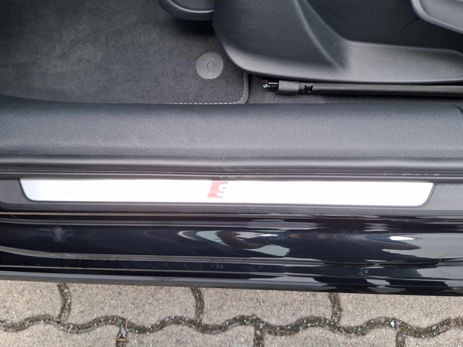 Fahrzeugabbildung Audi A4 Avant 45 TFSI S-line Edition qu Matrix Navi A