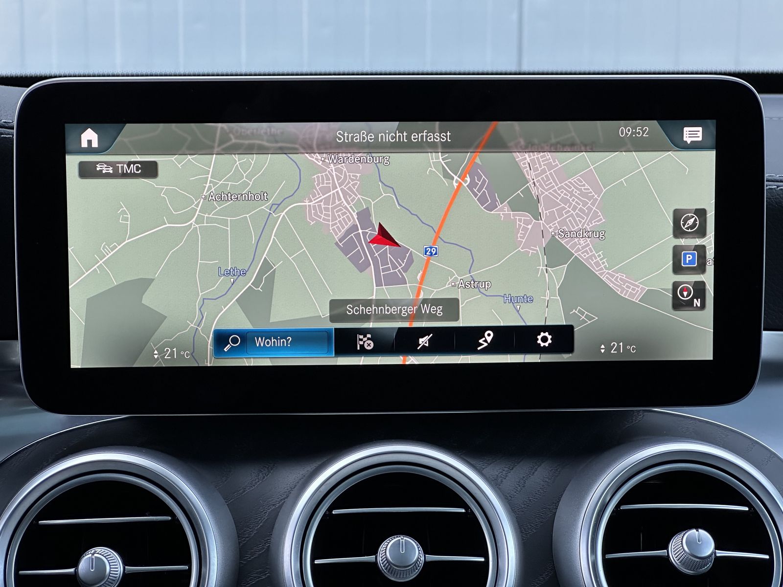 Fahrzeugabbildung Mercedes-Benz GLC 300d 4M AMG-Line NAV+LED+KAM+PANO+CARPLAY+VC