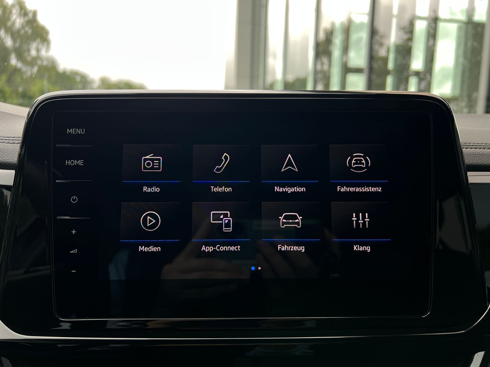 Fahrzeugabbildung Volkswagen T-Roc R-Line 2.0 TSI DSG 4MOTION *AHK,Pano,DCC,1