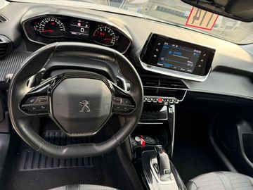 Peugeot 208 - 8