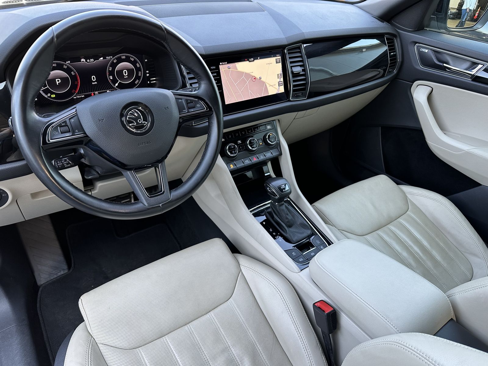 Fahrzeugabbildung SKODA Kodiaq 2.0 TSI DSG L&K 4x4 NAV+LED+360°+CARPLAY
