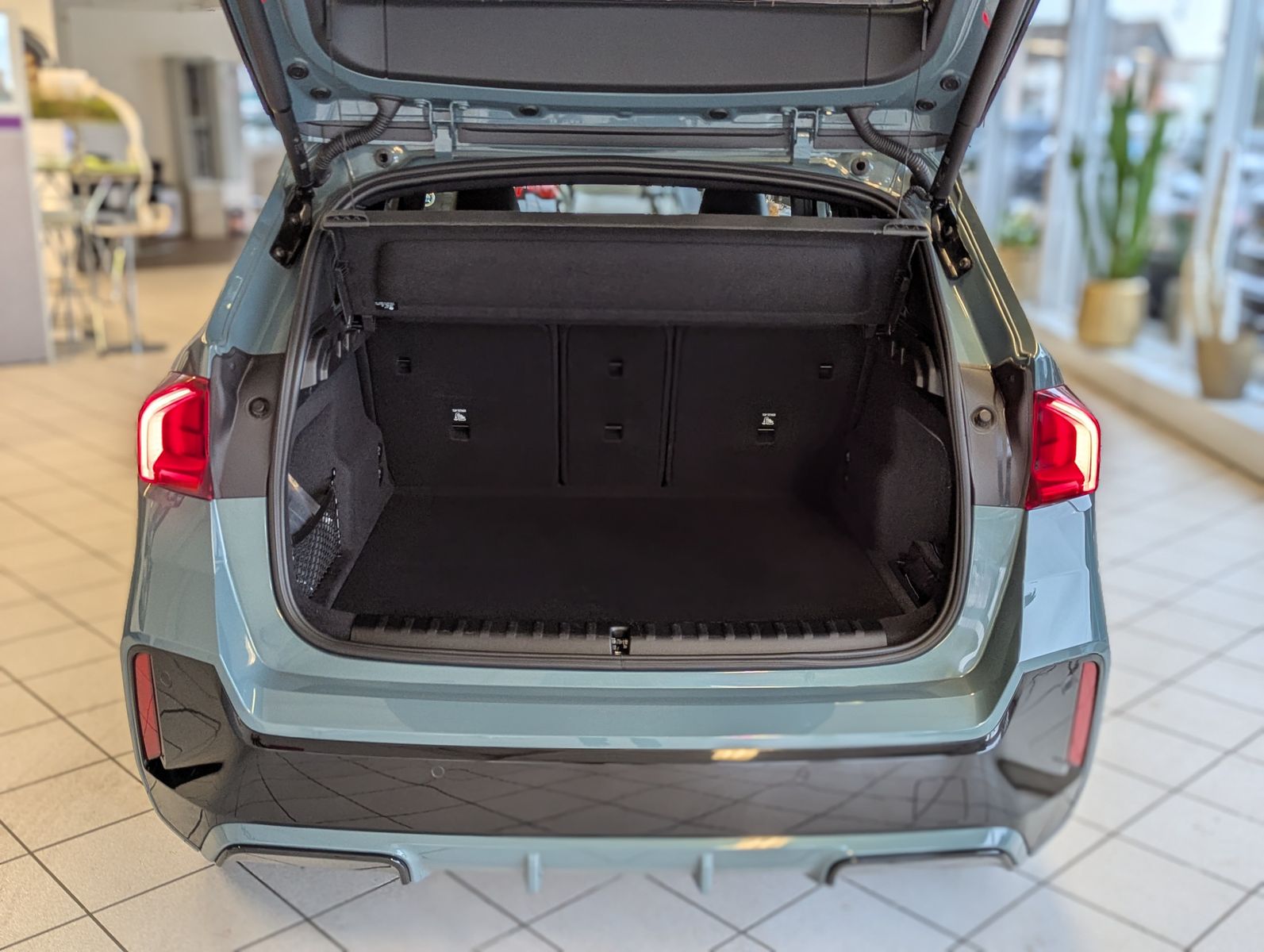 BMW X1 18d sDrive M-Sport Travel-Paket Pano Cam AHK - Image 17