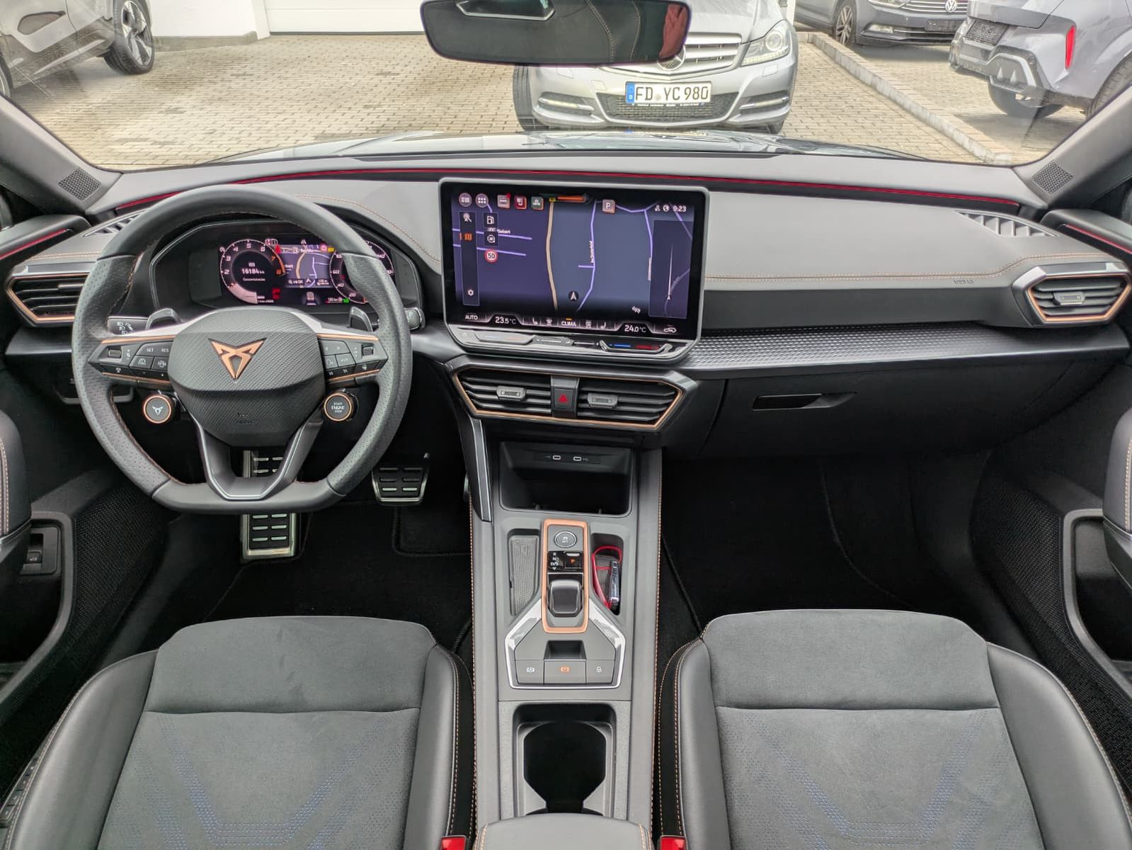 Fahrzeugabbildung CUPRA Leon 1.5 eTSI EDGE MATRIX*ACC*KAM*18"5JGARANTIE