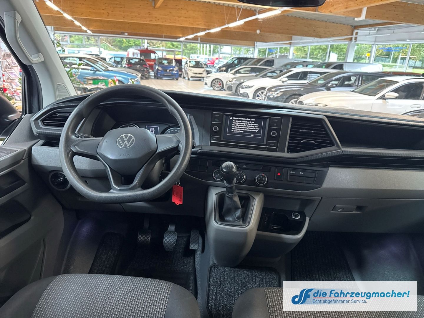 Fahrzeugabbildung Volkswagen Transporter T6.1 Kombi 2.0 TDI 9.Si. AHK DAB Kam
