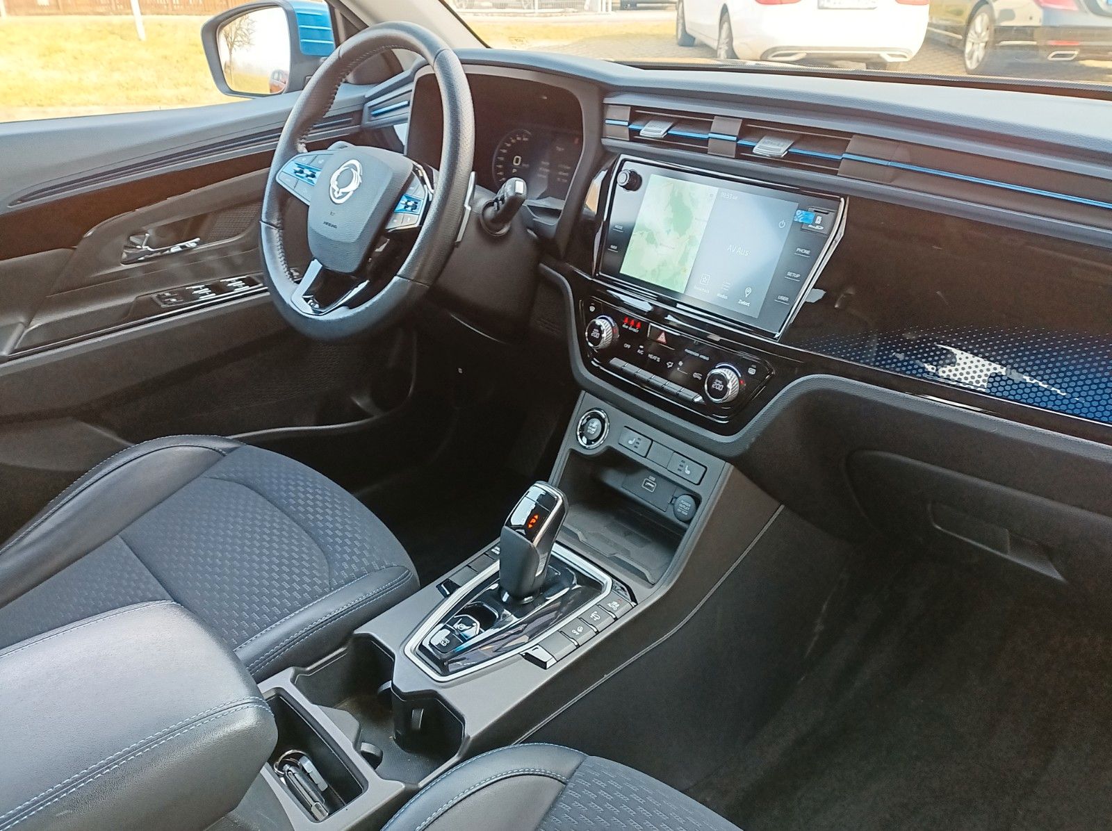 Fahrzeugabbildung Ssangyong Korando e-Motion PLATINUM +T.LEDER+ABSTANDSPILOT