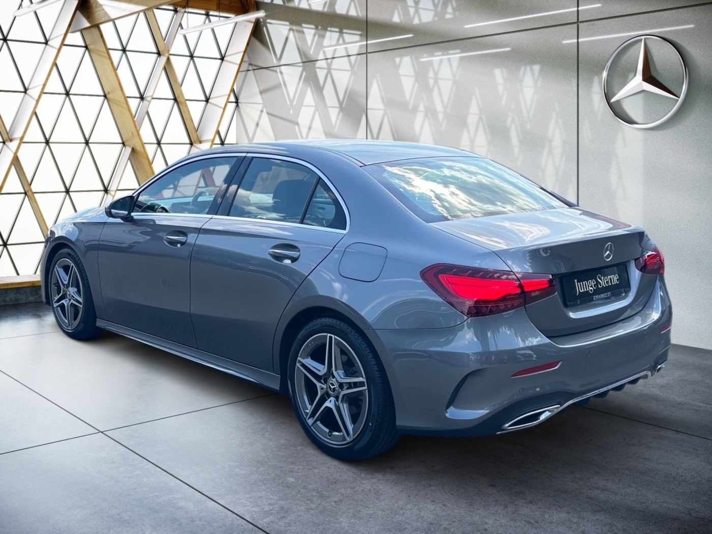Mercedes-Benz A 180 Limousine AMG Kamera Lenkradheiz LEDhigh foto 2