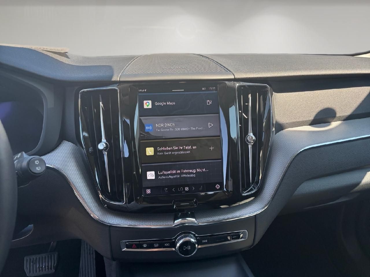 Fahrzeugabbildung Volvo XC60 B4 Benzin Plus Dark 2WD