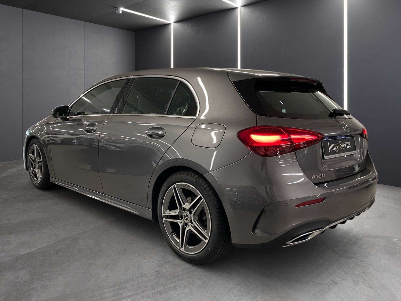 Fahrzeugabbildung Mercedes-Benz A 180 AMG Line*LED*Kamera*CarPlay*Spurhalte*SHZ*