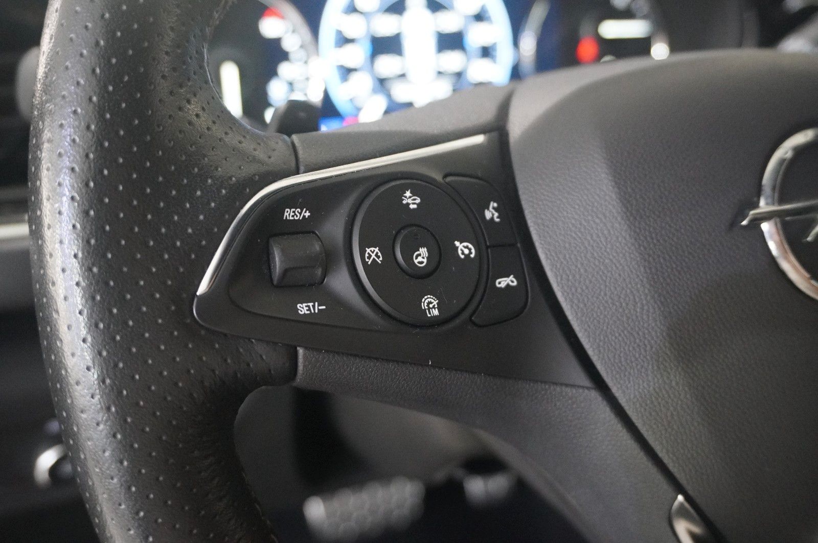 Fahrzeugabbildung Opel Insignia B ST 2.0D ULTIMATE NAVI/LED/OPC/VIRTU.