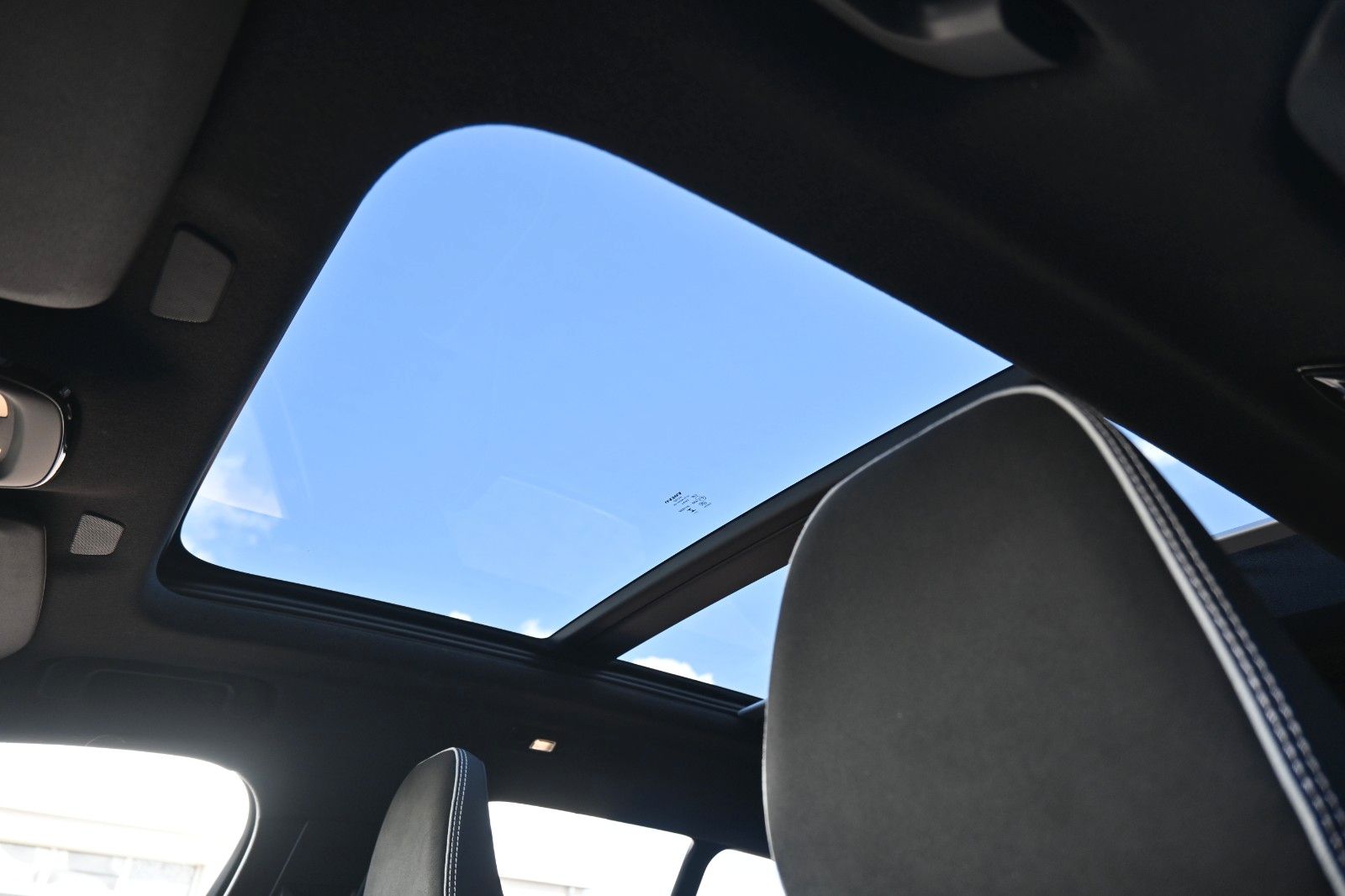 Fahrzeugabbildung Volvo XC40 B3 Plus Dark*LED*PANO*360*H&K*BLIS