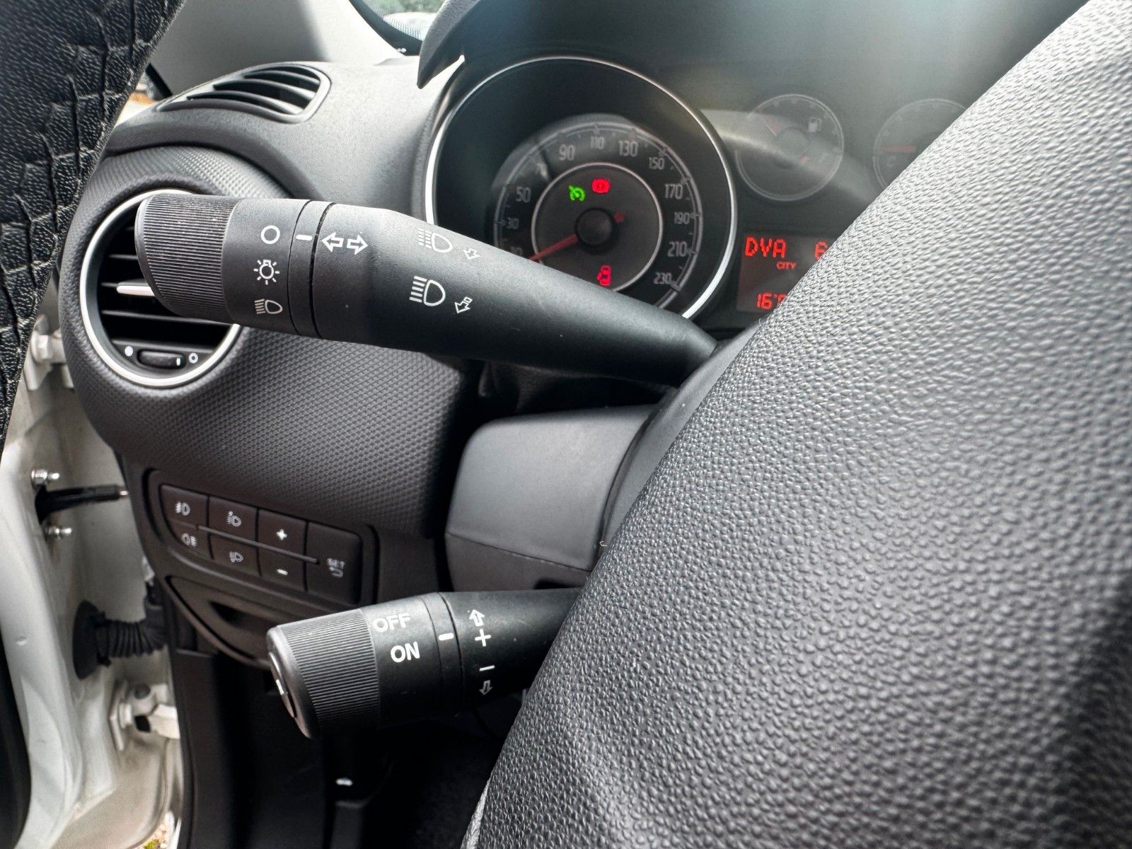 Fahrzeugabbildung Fiat Punto 1,4 8V 77PS More Start+Stopp Klima Radio