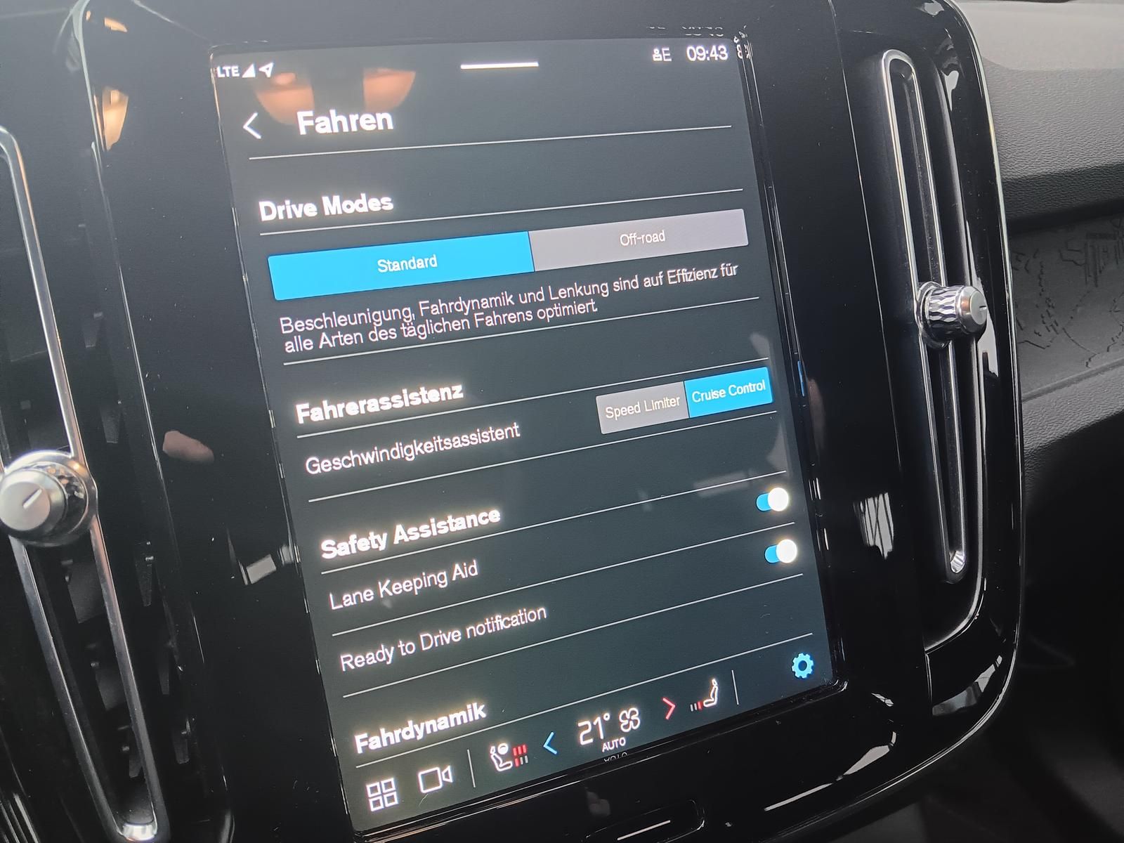 Fahrzeugabbildung Volvo XC40 Core Recharge Pure Electric 2WD