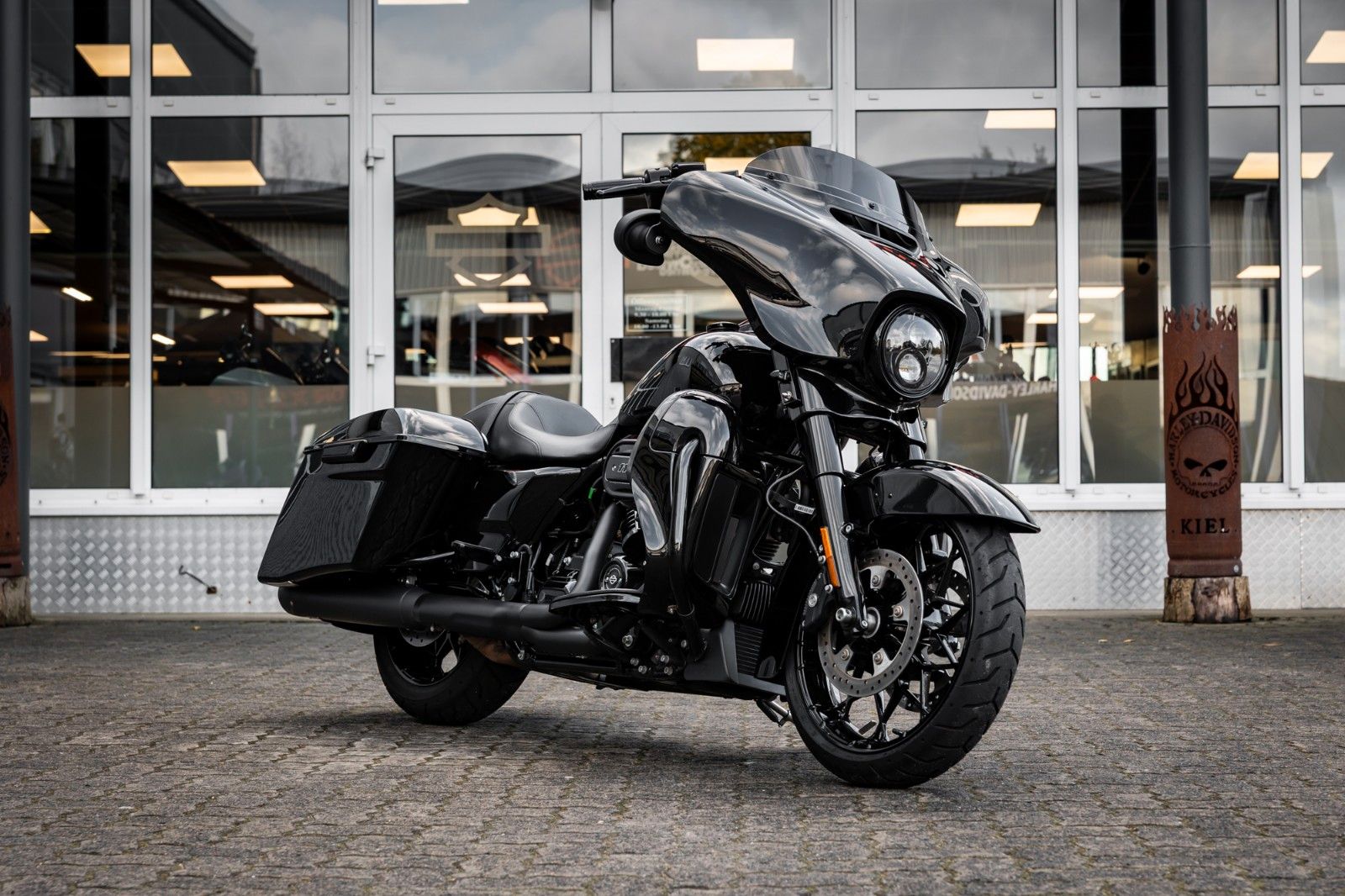Fahrzeugabbildung Harley-Davidson STREET GLIDE SPECIAL 114 KESSTECH - LAST EDITION