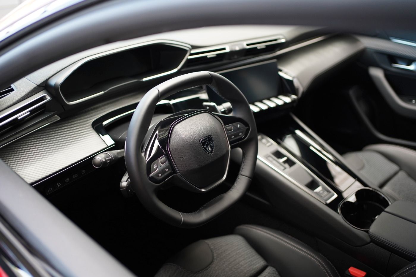 Fahrzeugabbildung Peugeot 508 SW Plug In Hybrid 225 e-EAT8 Automatik DAB