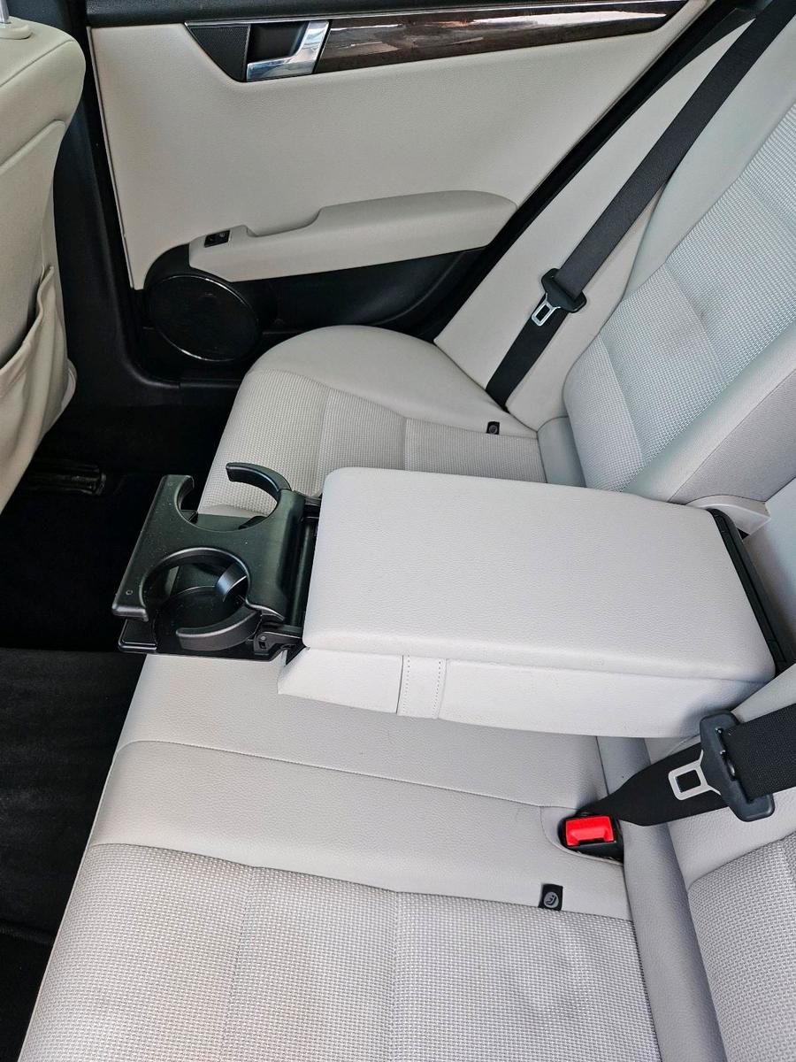 Mercedes-Benz 220 2010 — photo 12
