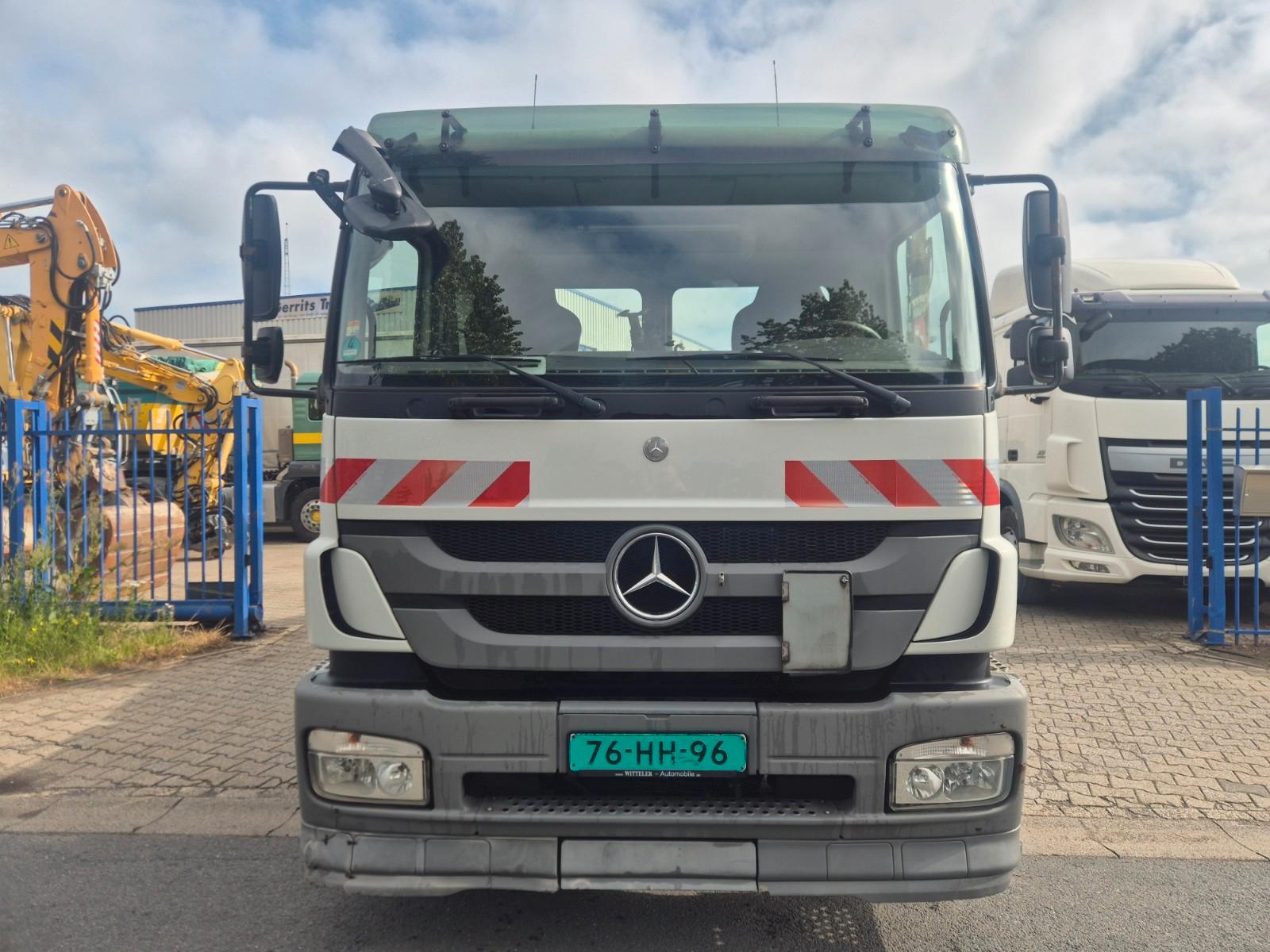 Mercedes-Benz Axor 1833