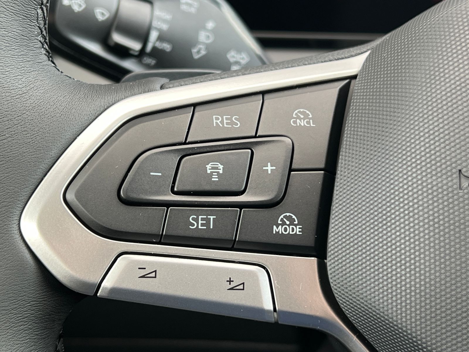 Fahrzeugabbildung Volkswagen Tiguan Elegance 1.5 eTSI DSG *AHK, IQ.Light, Nav