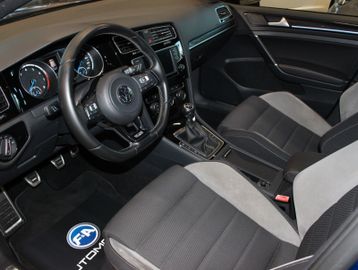 Volkswagen Golf - 11