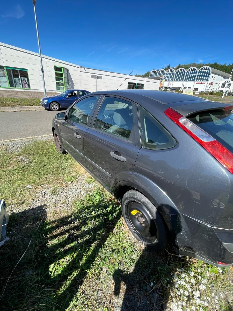 Ford Focus 2004 — двигун 1.596 cm³, 101 HP (74kW)