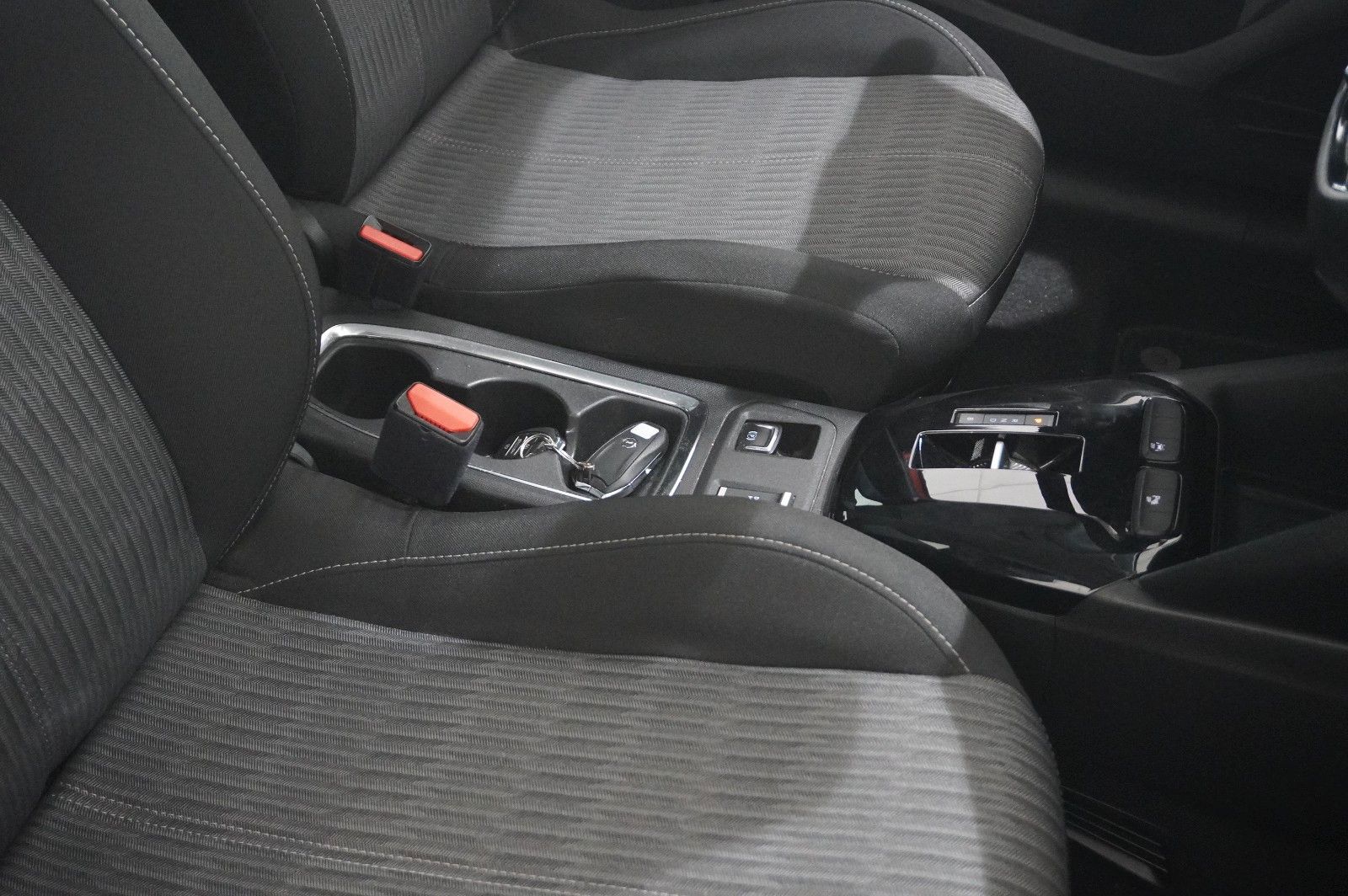 Fahrzeugabbildung Opel Corsa-e F EDITION 7KW NAVI/VIRT/TEMP/DAB/WÄRMEP.
