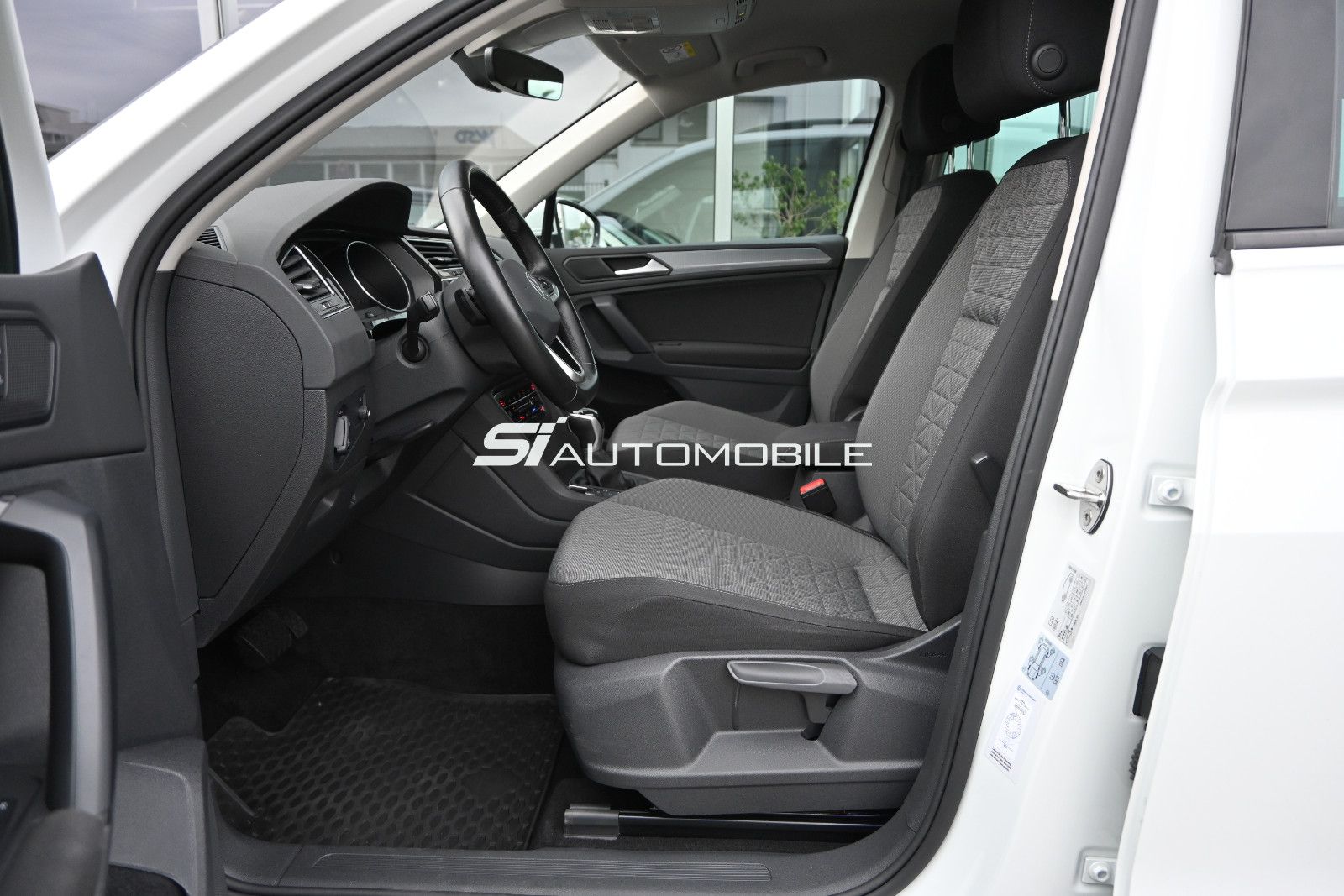 Fahrzeugabbildung Volkswagen Tiguan 2.0 TDI DSG 4MOT Life °ACC°AHK°HUD°STHZ°