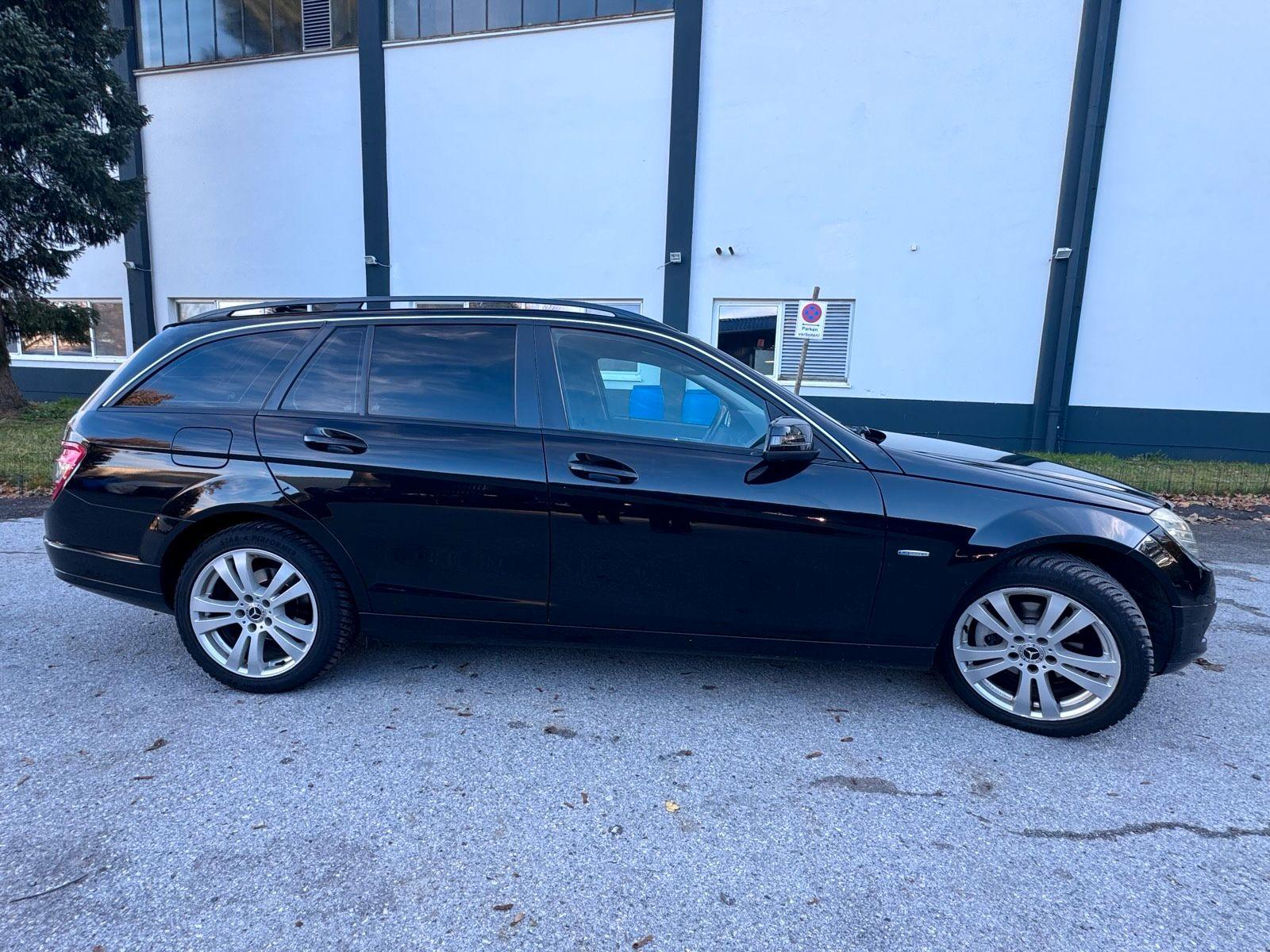 Mercedes-Benz C180 2009 — вигляд ззаду