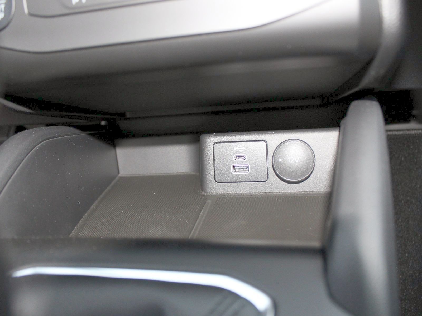 Fahrzeugabbildung Ford Focus Titanium 1,0 EcoBoost MildHybrid