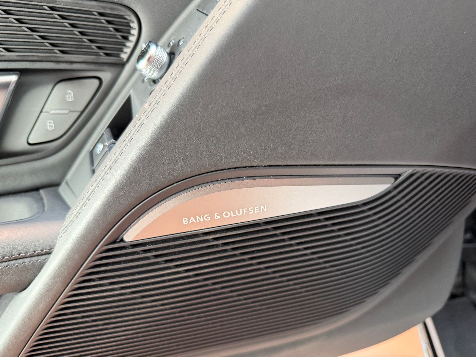 Fahrzeugabbildung Audi R8 Spyder 5.2 FSI RWD performance/BANG&OLUFSEN/