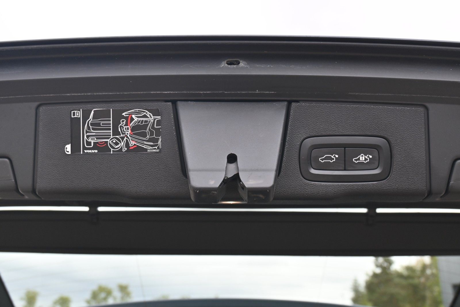 Fahrzeugabbildung Volvo XC60 T8 AWD Momentum Plug-In Hybrid*PANO*BLIS