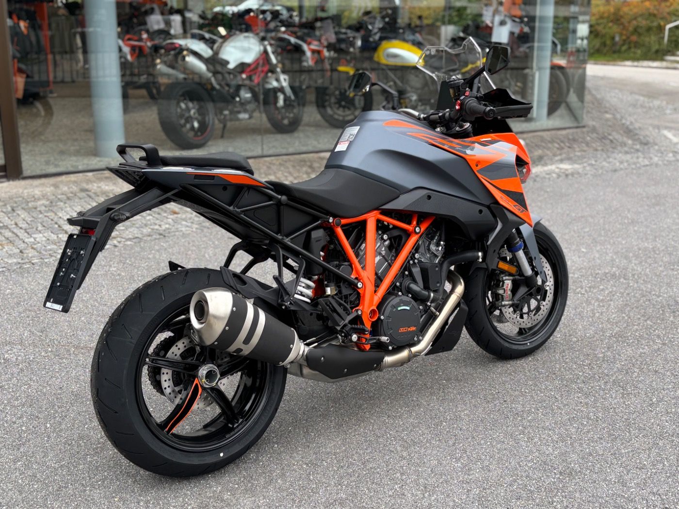 Fahrzeugabbildung KTM 1290 Super Duke GT 0% Finanzierung, 4 J. Garanti