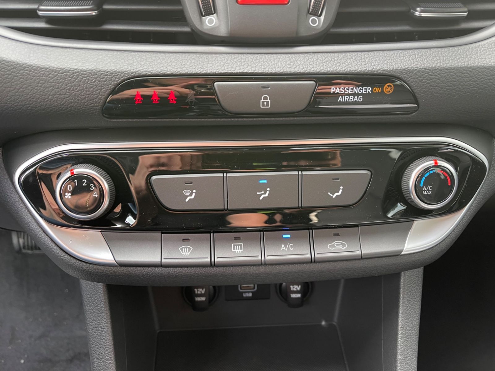 Fahrzeugabbildung Hyundai i30 1.0 T-GDI 7-DCT Select  SHZ PDC CarPlay