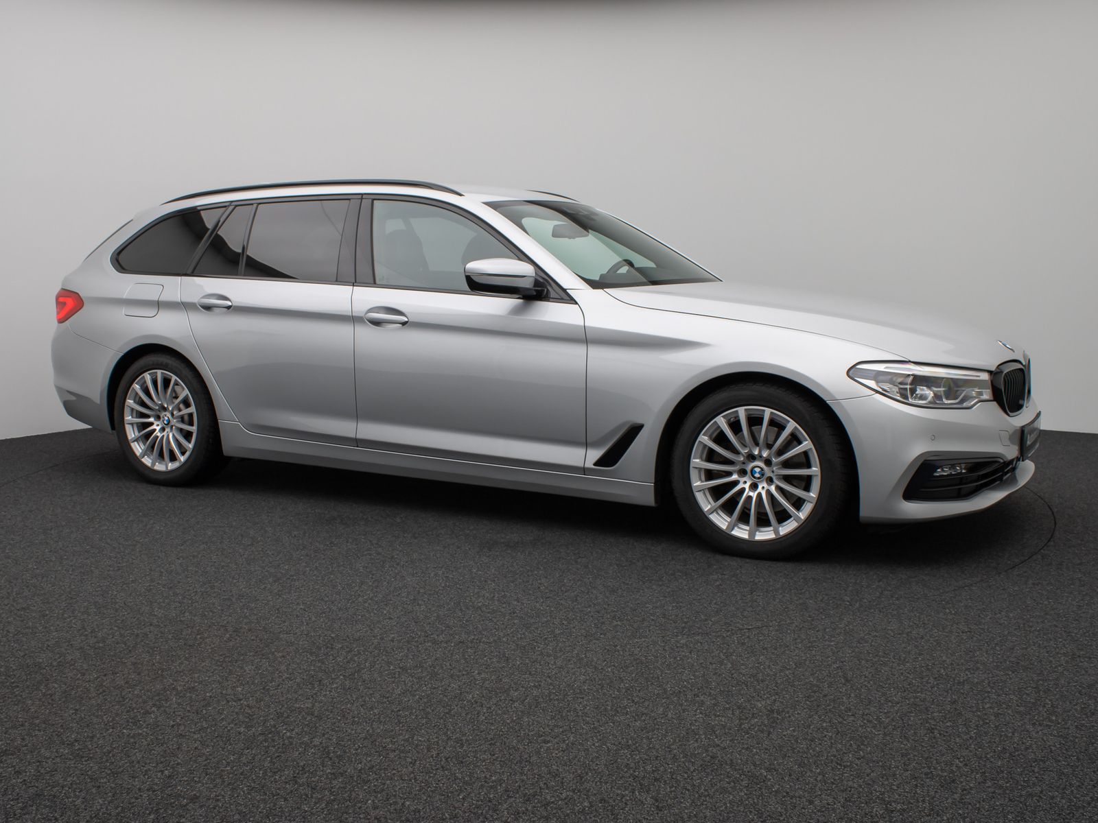 Fahrzeugabbildung BMW 520d  Sport Line HUD HiFi PDC Alarm DisplayKey