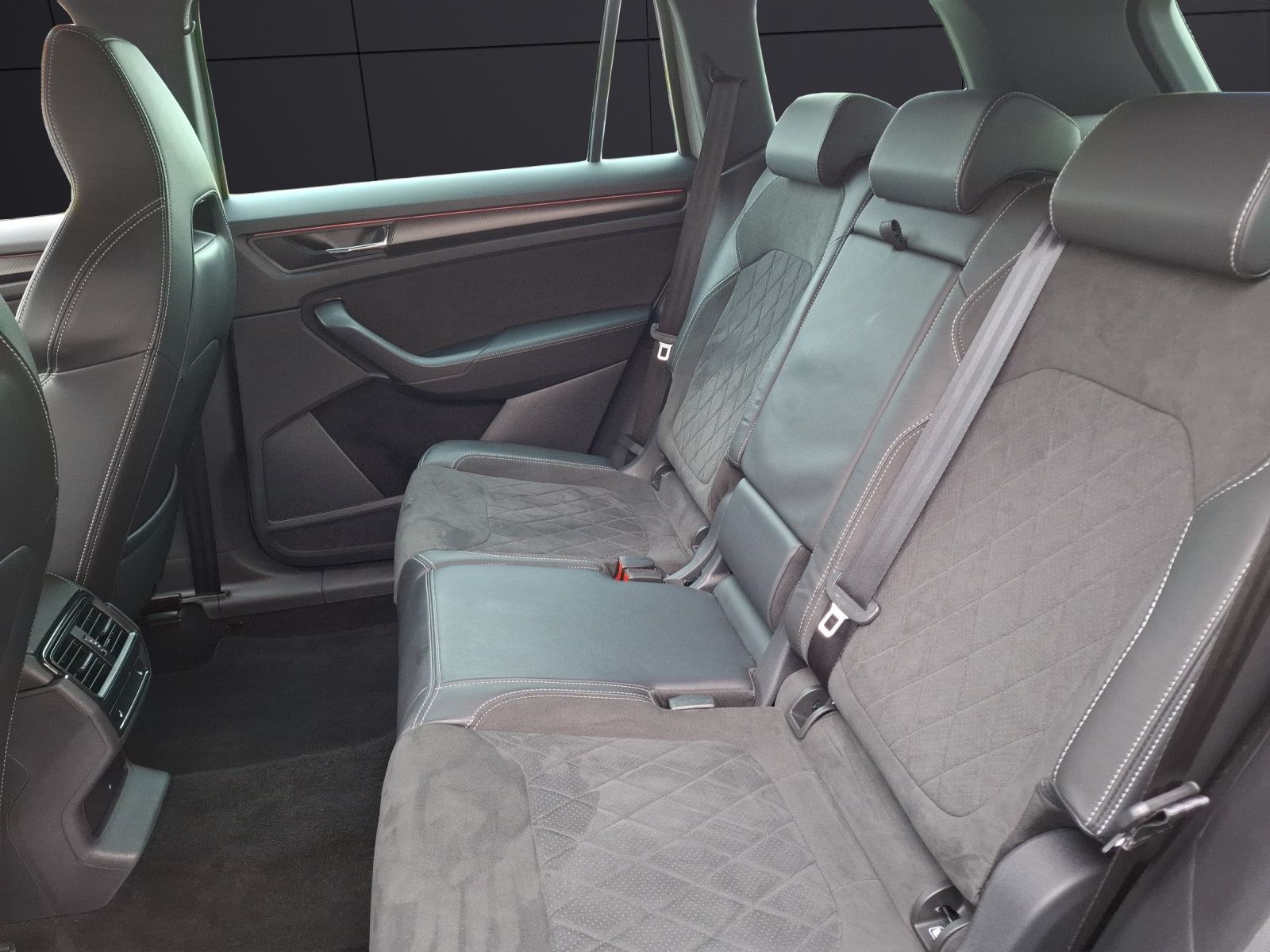 Fahrzeugabbildung SKODA Kodiaq TSI Sportline DSG Matrix Navi AID GRA PDC