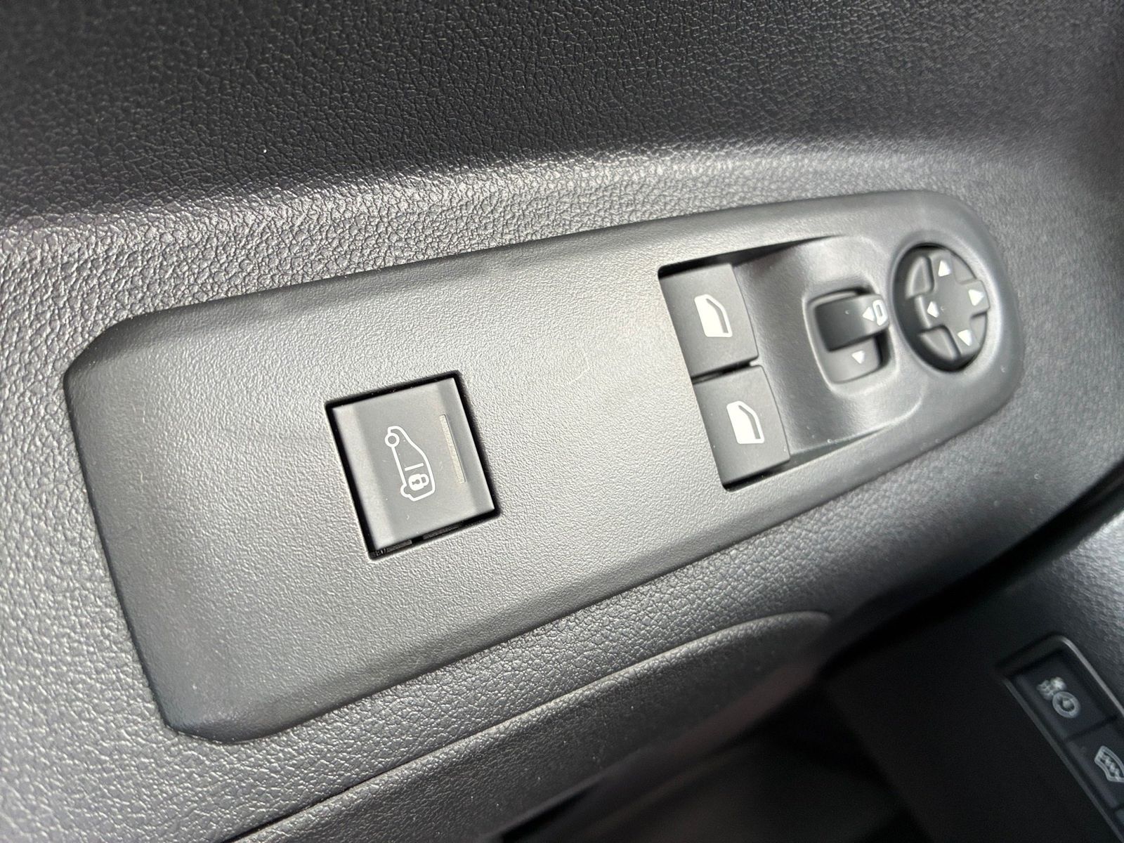 Fahrzeugabbildung Opel COMBO CARGO Electric M 11KW*Navi*SHZ*PDC*RFK*