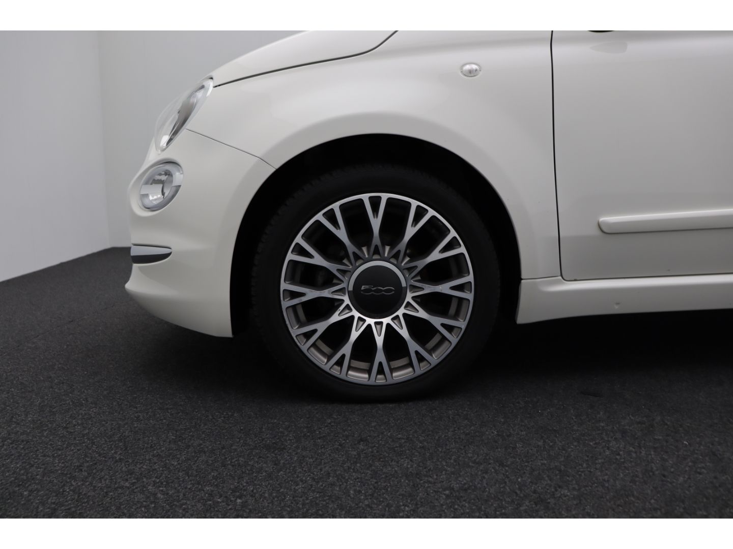 Fahrzeugabbildung Fiat 500 1.2 Lounge AppleCP, Einparkhilfe, Klimaautom