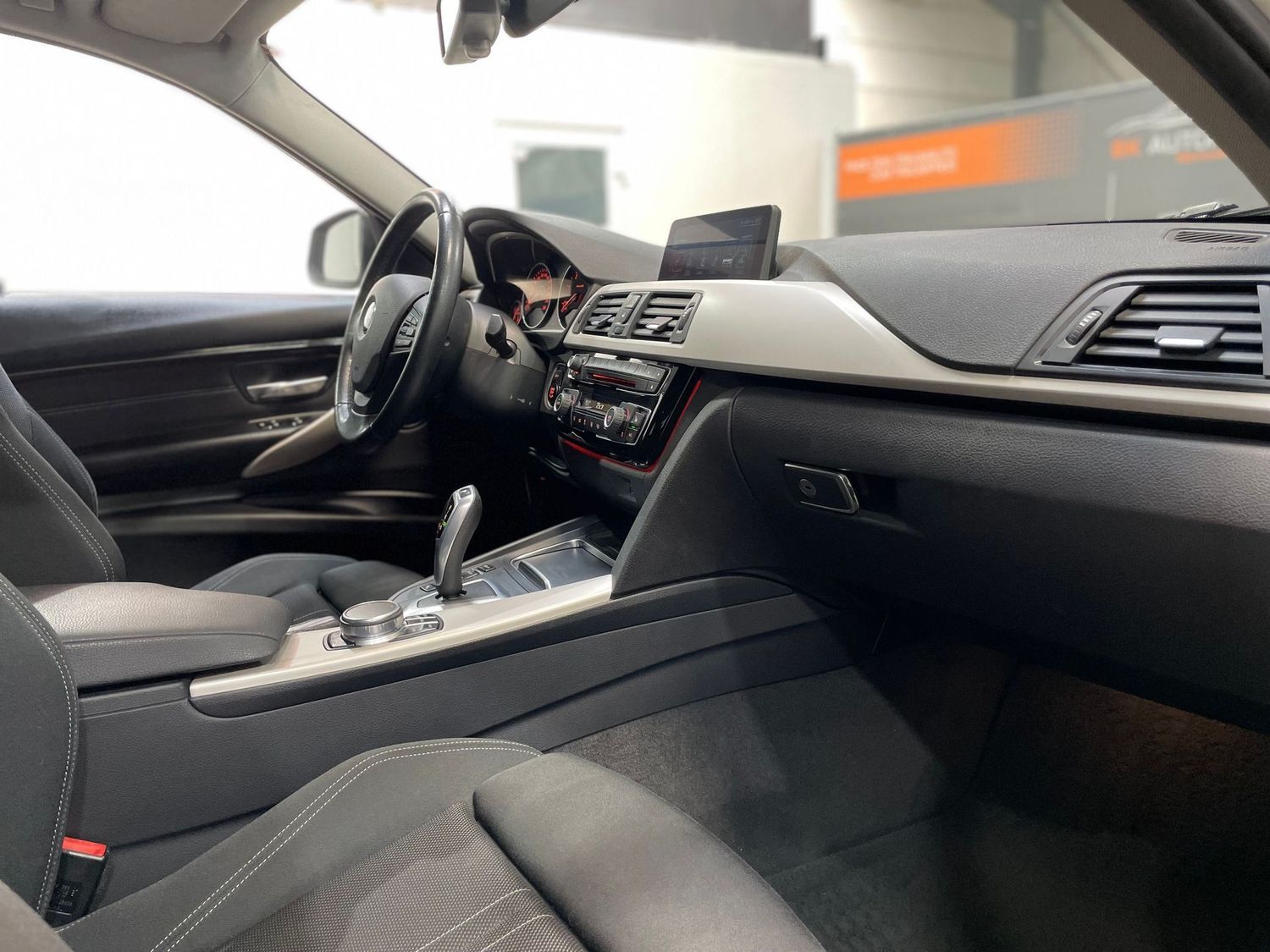 Fahrzeugabbildung BMW 320 d Advantage #LED#Tempomat#Navi#PDC