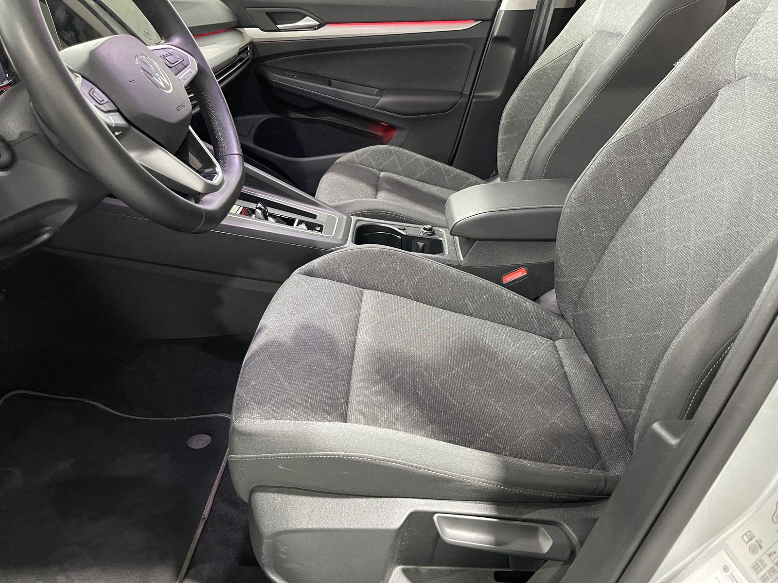 Fahrzeugabbildung Volkswagen Golf Life 2.0 TDI*LED*Navi*Cam*ACC*