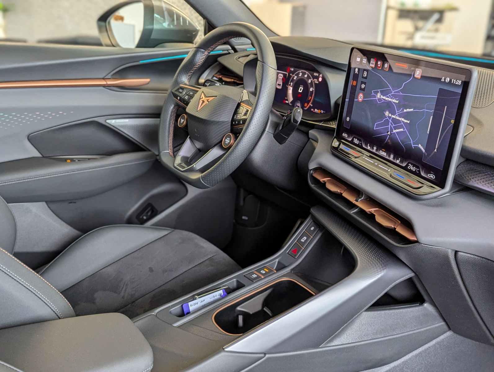 CUPRA Terramar 1.5 eTSI Sennheiser Edge-Paket HUD 19" - Image 11