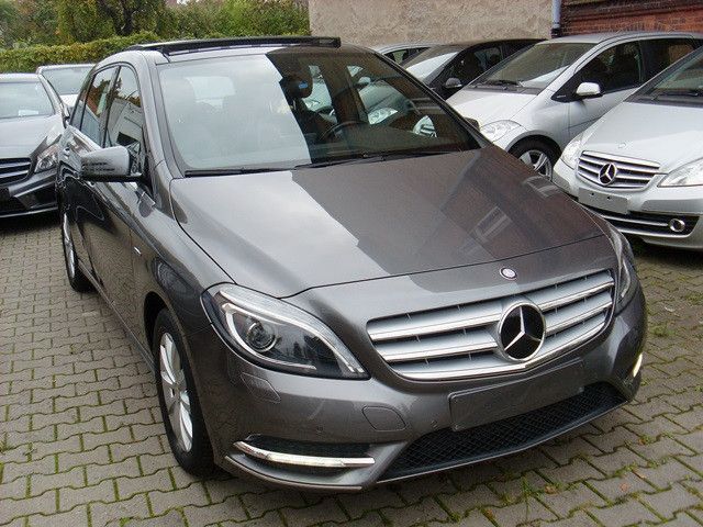 Mercedes-Benz B 180 Autom / Panorama / Rückfahrkam / 1. Besitz