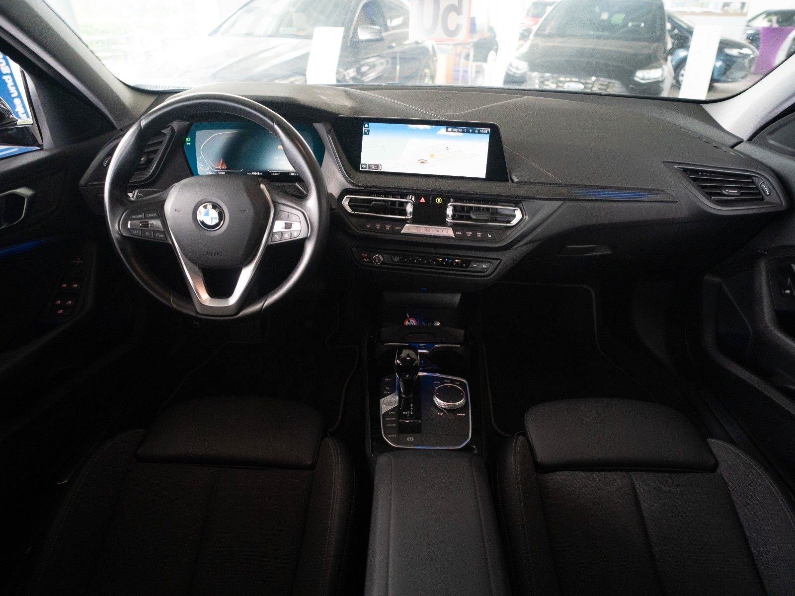 Fahrzeugabbildung BMW 118 i Sport Line AUTOMATIK/SITZHZG./PDC V+H/DAB