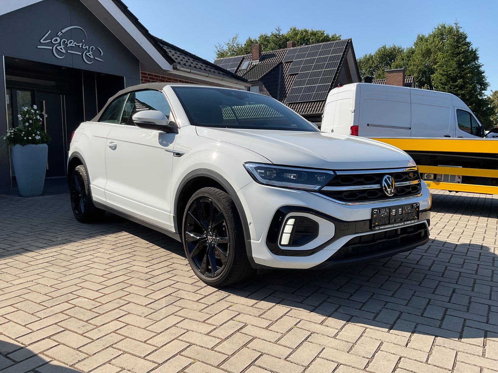 Fahrzeugabbildung Volkswagen T-Roc Cabriolet 1.5 TSI DSG R-Line,LED,ACC,Carpl