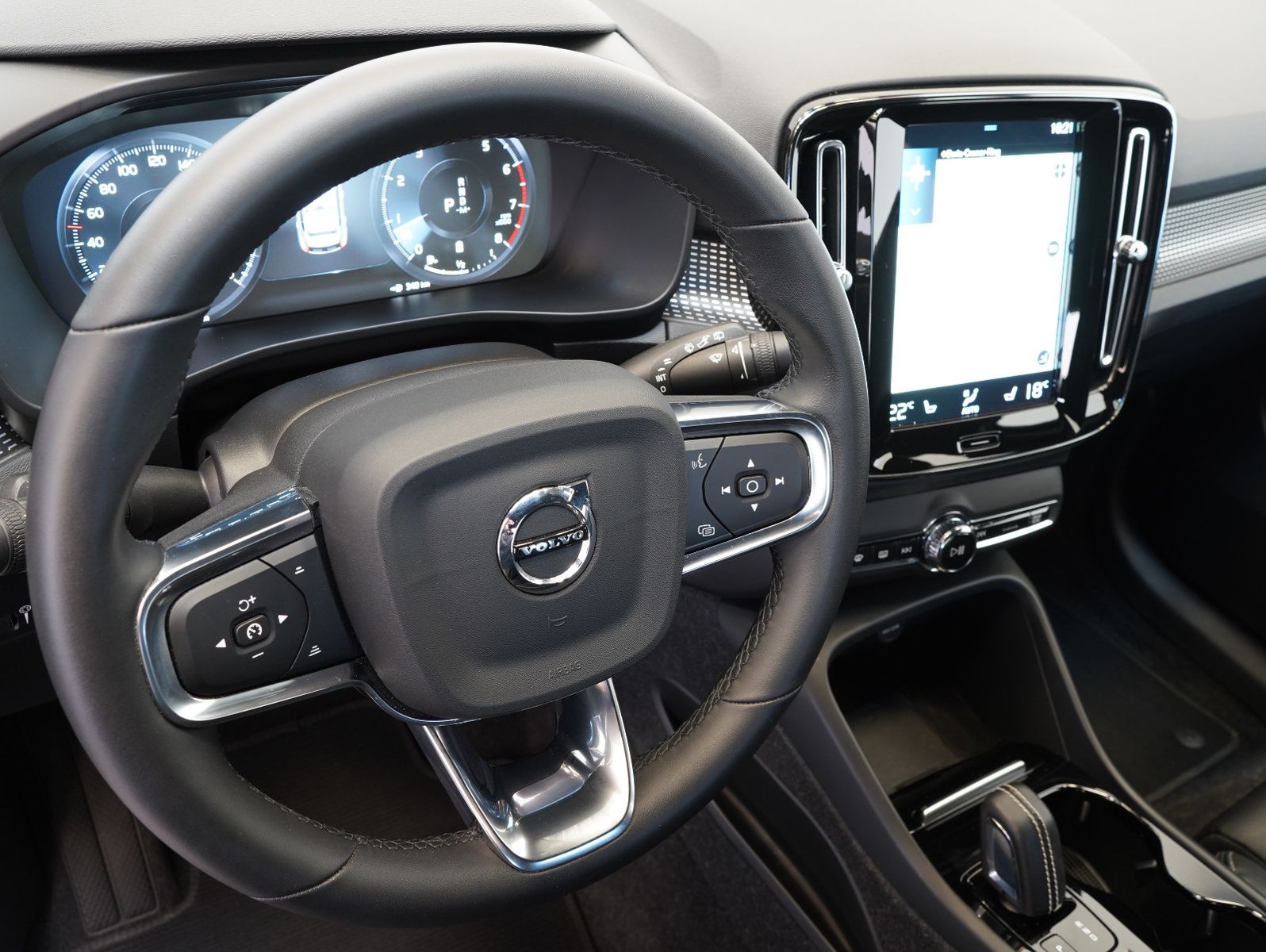 Fahrzeugabbildung Volvo XC40 B4 B R Design LED/NAVI/ACC/LEDER/360°