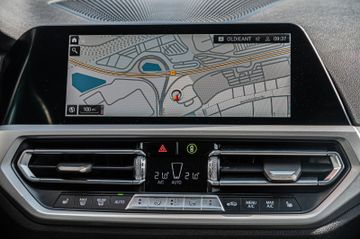 Fahrzeugabbildung BMW 320d xDrive Touring Steptronic xDrive|HEADUP|SH