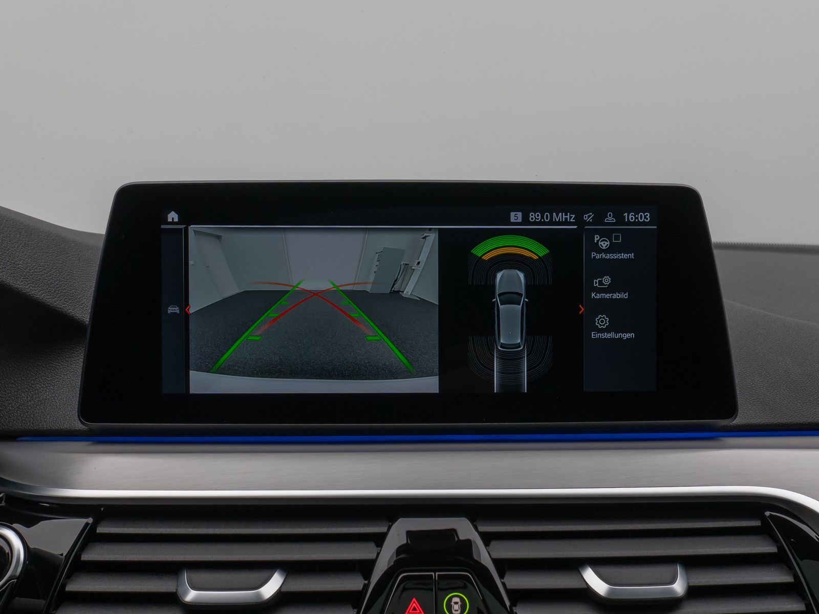 Fahrzeugabbildung BMW 520d Sport Line Kamera Panorama AHK HiFi Alarm