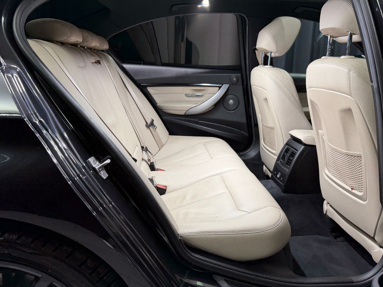 Fahrzeugabbildung BMW 335d xDrive Limo M Sport|H&K|PANO|HuD|VOLL