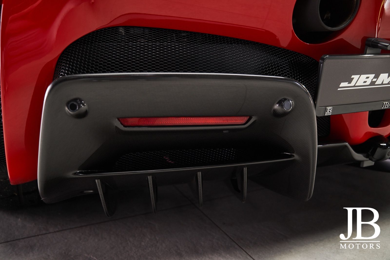 Fahrzeugabbildung Ferrari SF90 Stradale Full Carbon Lift Racing Seats JBL