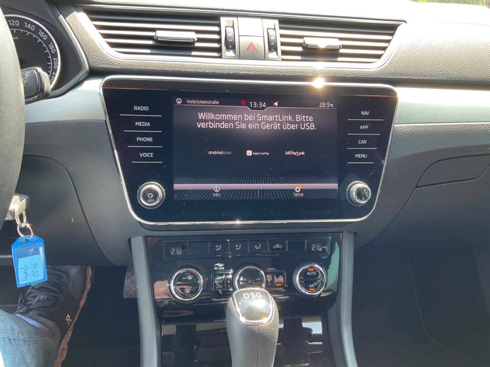 Fahrzeugabbildung SKODA Superb Kombi 2.0 TDI DSG AMBITION,Navi,Kamera