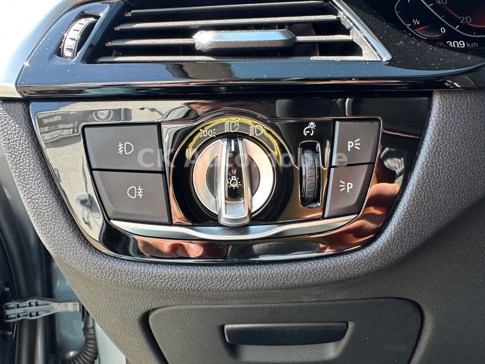 Fahrzeugabbildung BMW 530 i Lim. xDrive Sport Line/Navi/Leder/LED/Kam.