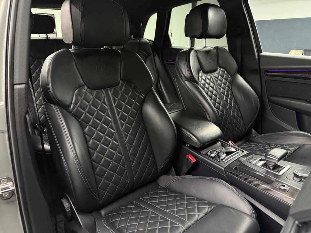 Audi Q5 2.0 TDI quattro S line Black, Foto 33 von 50